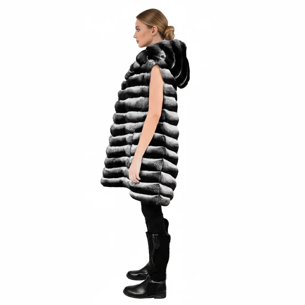 17 - CHINCHILA Vest withhood - 85cm 2.webp