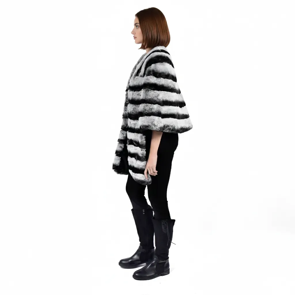 6 - Cape long front Rabbit Black & wight 3.webp